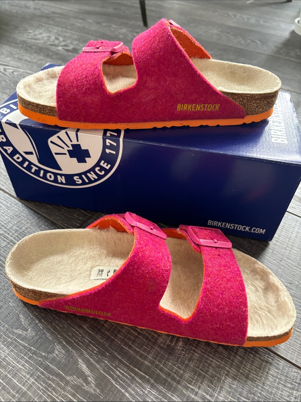 Birkenstock Arizona Pink/Orange Wool Sandals size 38
Great Condition! - Picture 4 of 6